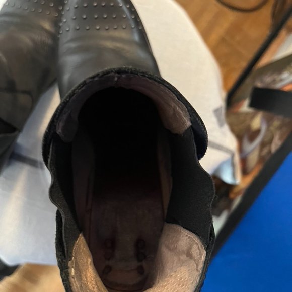 SOLD! Black leather booties, Size 9 - Picture 10 of 11